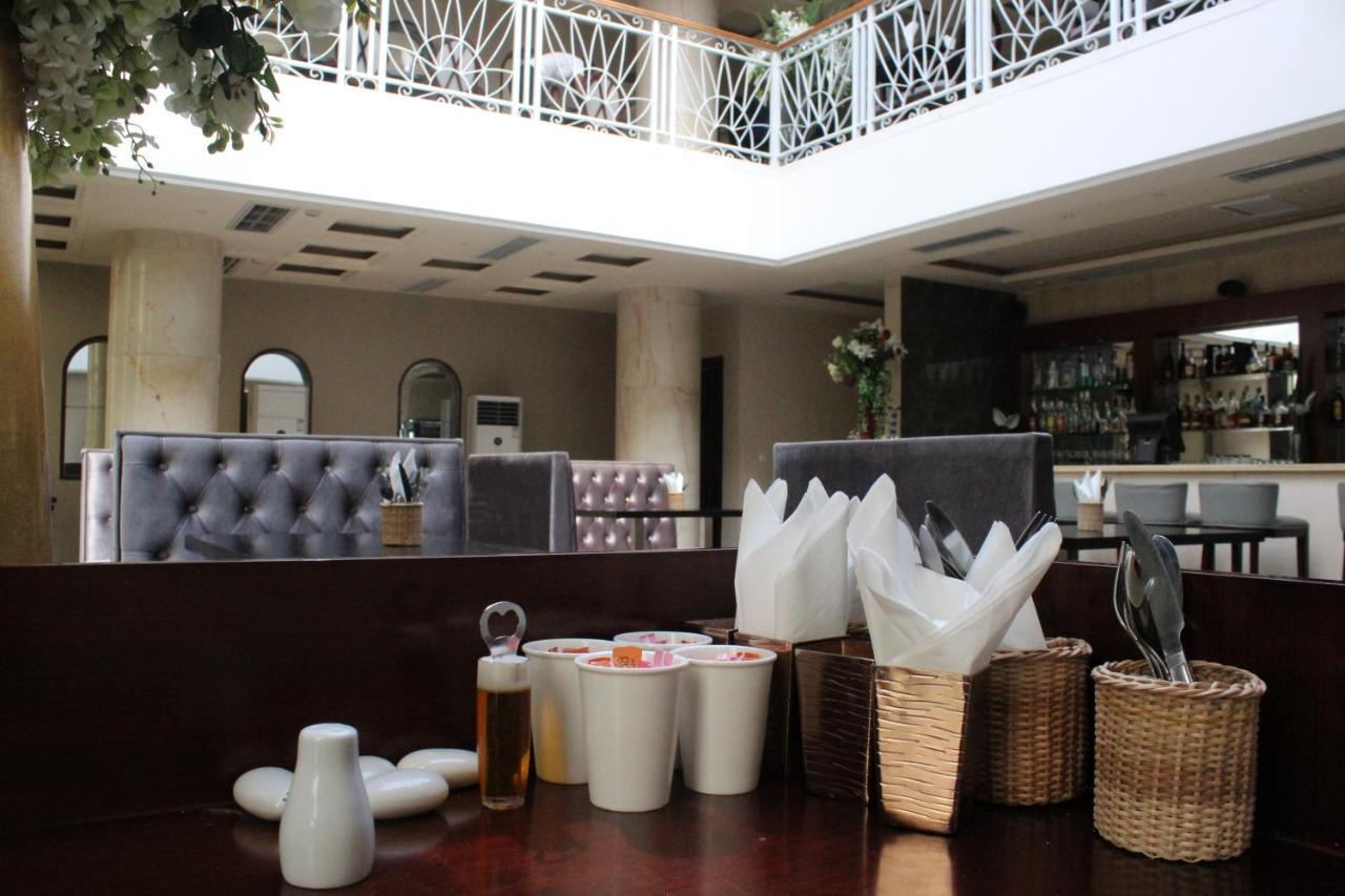 Hotel Amaritsah บราซซาวิล ภายนอก รูปภาพ