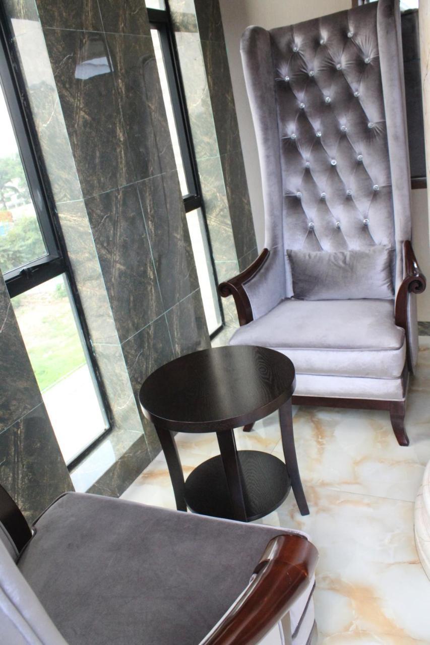 Hotel Amaritsah บราซซาวิล ภายนอก รูปภาพ